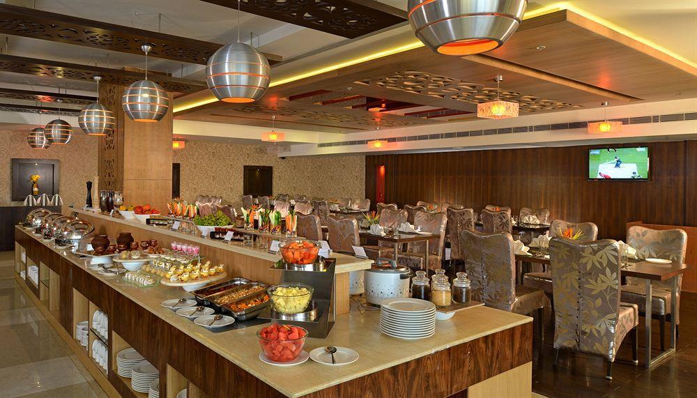 Fortune Select Grand Ridge, Tirupati - Member Itc Hotels' Group Exterior foto The buffet at the hotel