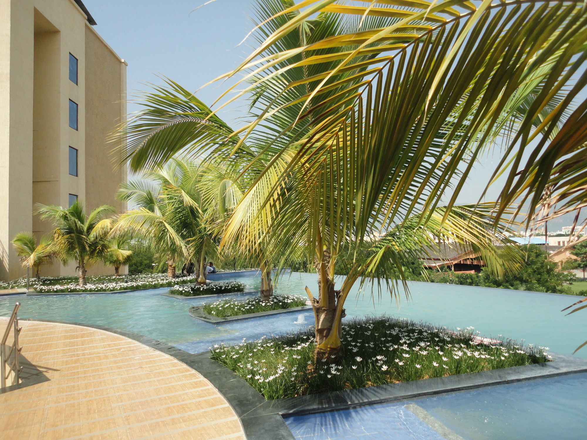 Fortune Select Grand Ridge, Tirupati - Member Itc Hotels' Group Exterior foto The pool at the Sheraton Club Resort